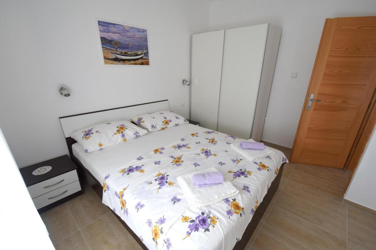 קרק Apartments Buturajac מראה חיצוני תמונה