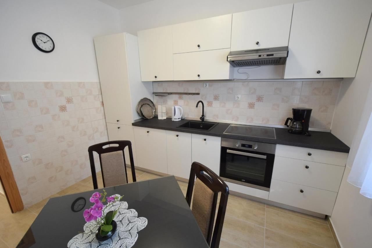 קרק Apartments Buturajac מראה חיצוני תמונה