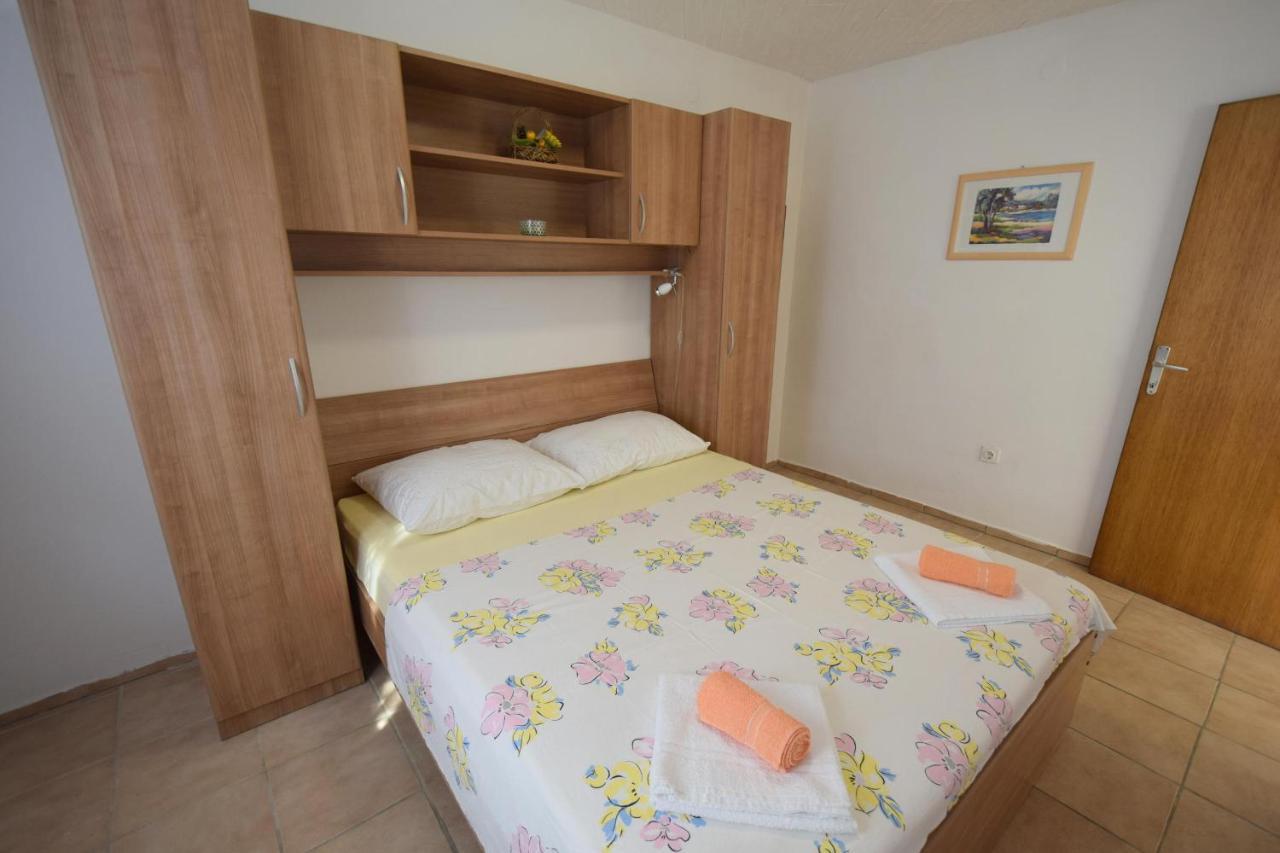 קרק Apartments Buturajac מראה חיצוני תמונה