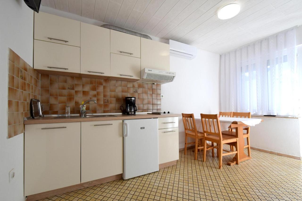 קרק Apartments Buturajac מראה חיצוני תמונה